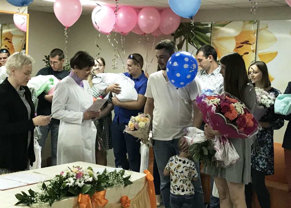 Торжественное вручение свидетельств о рождении Торжественное вручение свидетельств о рождении
