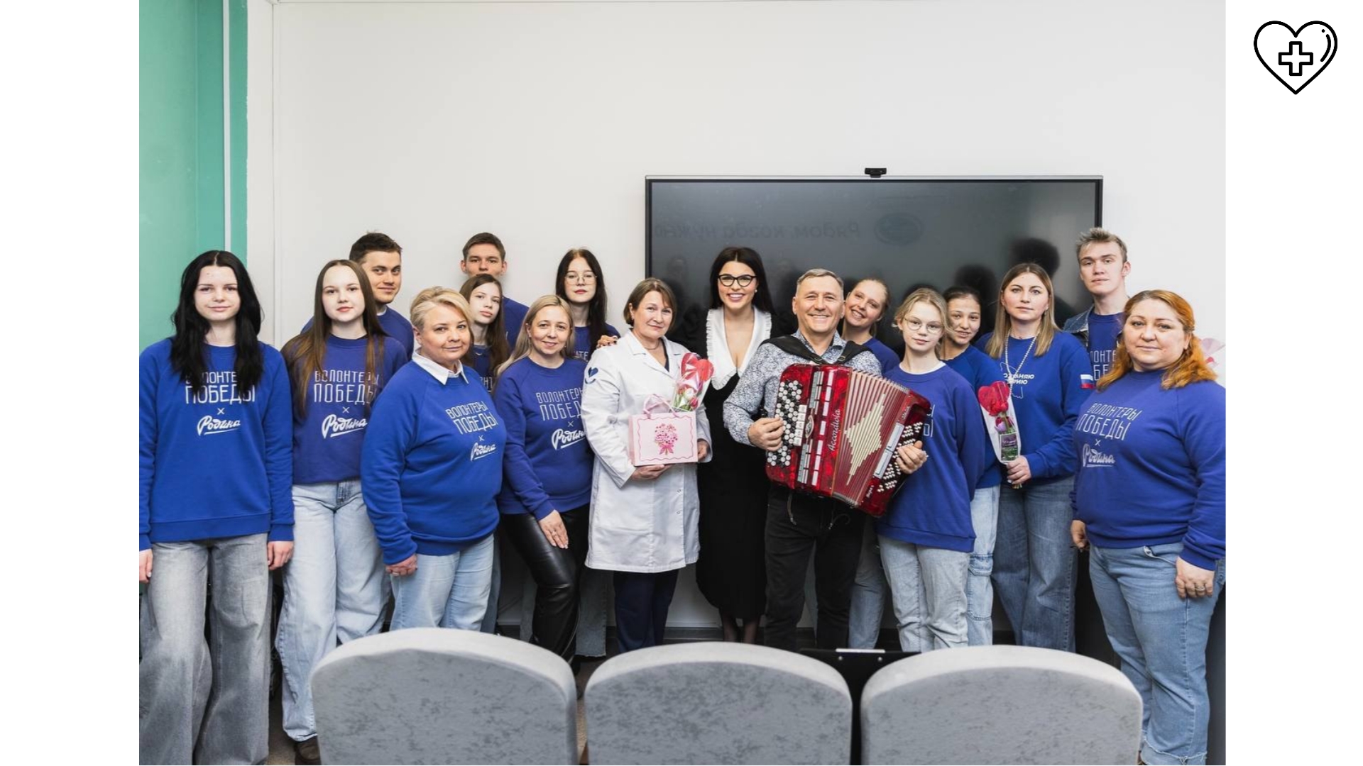 Нижегородские волонтеры поздравили врачей и медсестер медицинских учреждений с наступающим праздником 8 Марта