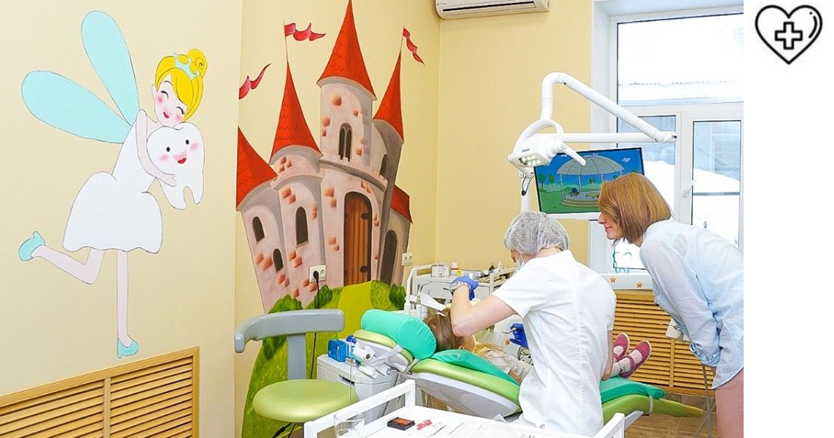 Врач-стоматолог перечислила наиболее вредные сладости, которые не следует дарить детям на Новый год