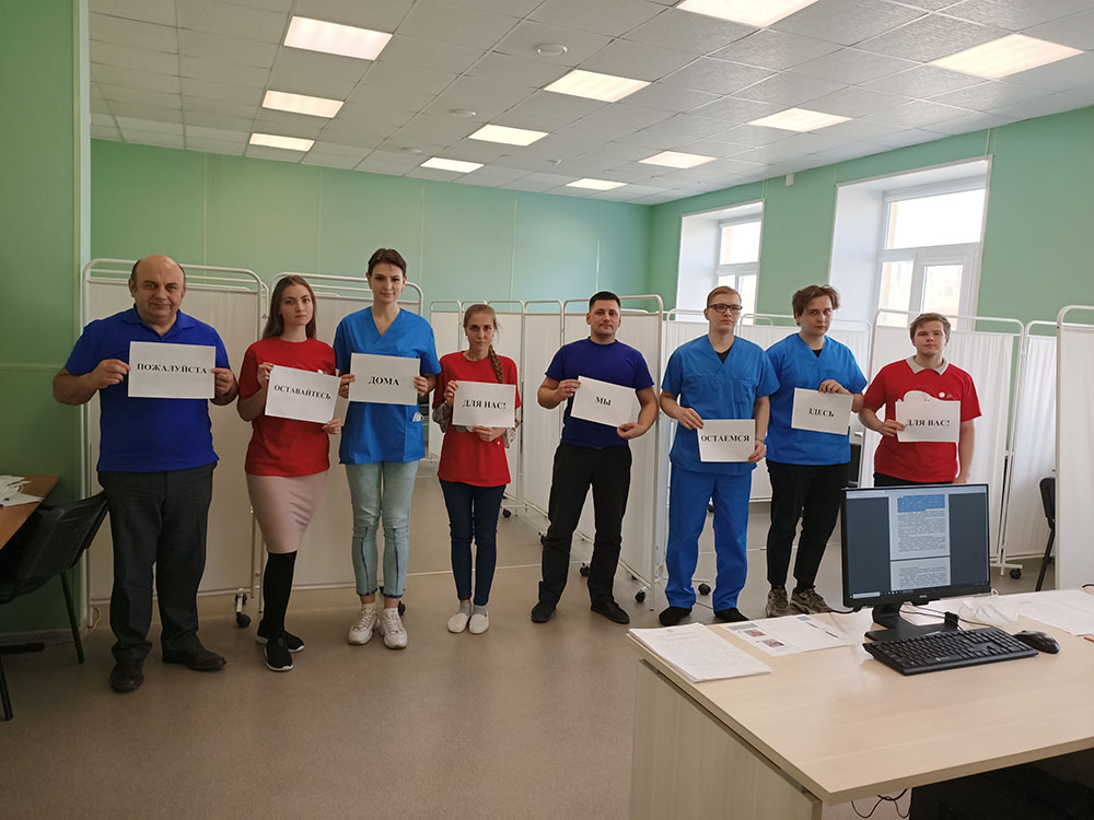 Более 13 000 звонков о новой коронавирусной инфекции поступило от нижегородцев на «горячую линию» минздрава Нижегородской области Более 13 000 звонков о новой коронавирусной инфекции поступило от нижегородцев на «горячую линию» минздрава Нижегородской области
