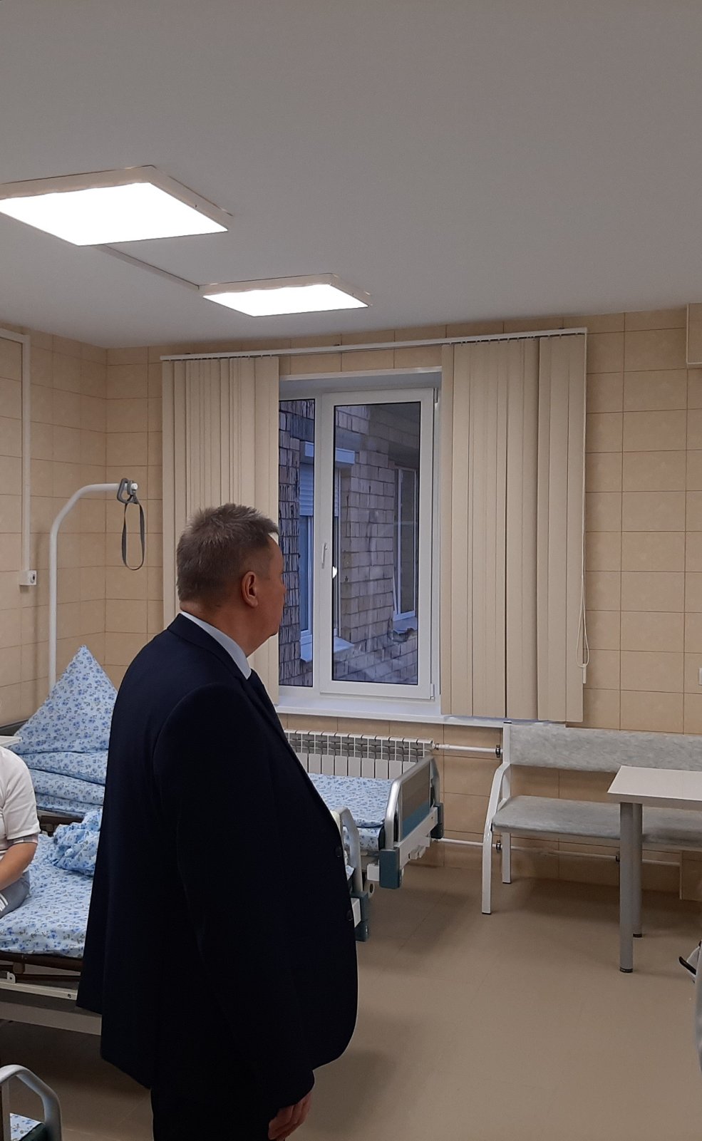 Министр здравоохранения Нижегородской области Александр Смирнов посетил обновленное торакальное отделение Нижегородского онкодиспансера Министр здравоохранения Нижегородской области Александр Смирнов посетил обновленное торакальное отделение Нижегородского онкодиспансера