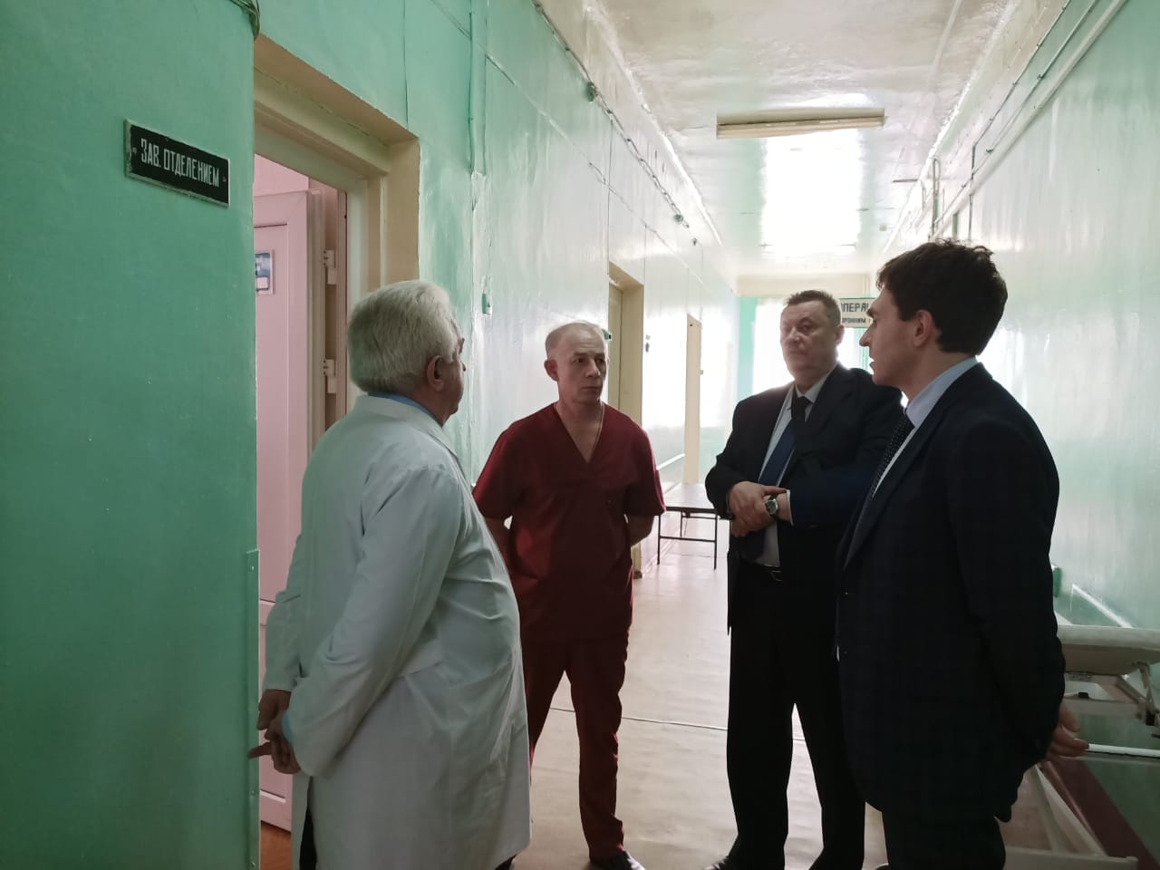 Министр здравоохранения Нижегородской области Александр Смирнов посетил Городскую клиническую больницу №12 Министр здравоохранения Нижегородской области Александр Смирнов посетил Городскую клиническую больницу №12