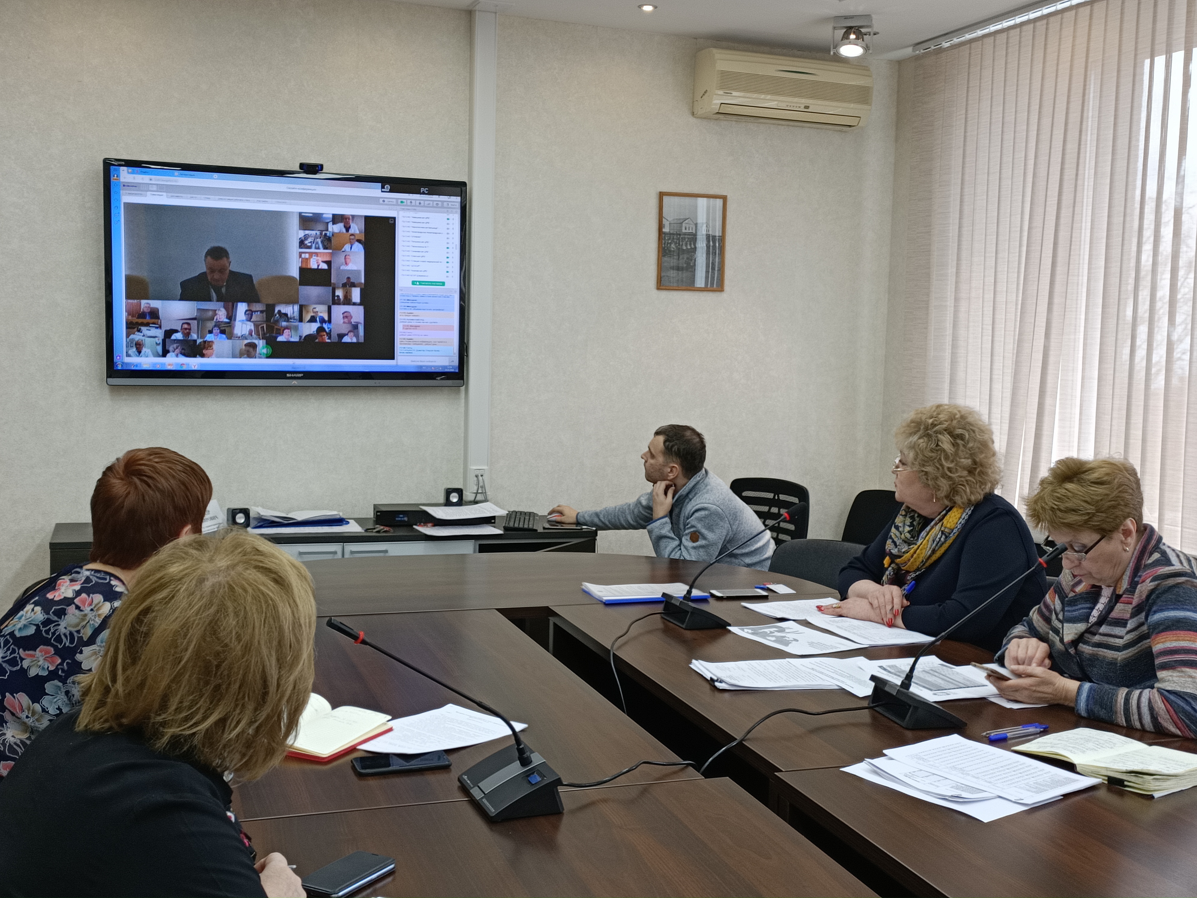 Министр здравоохранения Нижегородской области Александр Смирнов провел видеосекторное совещание на тему заболеваемости и мерах противодействия распространению коронавируса на территории Нижегородской области Министр здравоохранения Нижегородской области Александр Смирнов провел видеосекторное совещание на тему заболеваемости и мерах противодействия распространению коронавируса на территории Нижегородской области