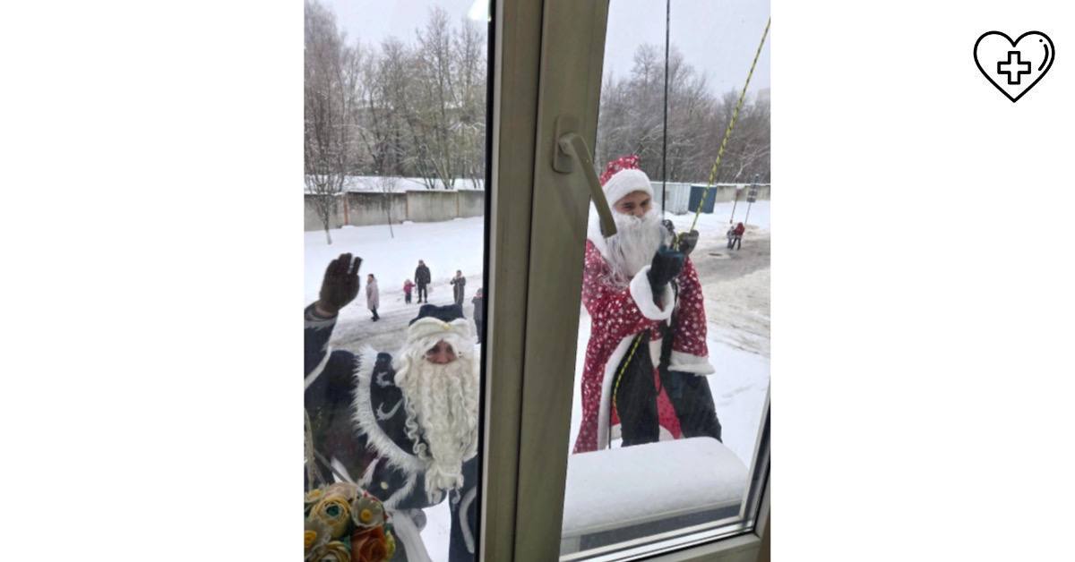 Деды Морозы-альпинисты поздравили пациентов Нижегородской детской городской клинической больницы №1 Деды Морозы-альпинисты поздравили пациентов Нижегородской детской городской клинической больницы №1