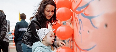 Более 700 нижегородцев приняли участие в создании арт-объекта «Нижний. Дыши полной грудью!» на праздновании Дня России Более 700 нижегородцев приняли участие в создании арт-объекта «Нижний. Дыши полной грудью!» на праздновании Дня России